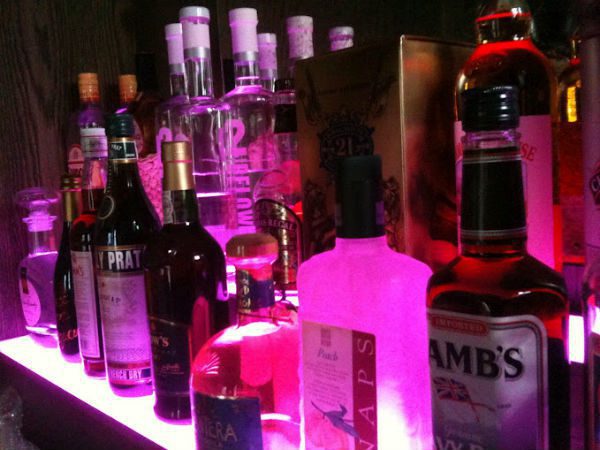 Colour selectable LED lighting illuminating bar